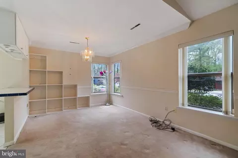 Living - 1817 Glade Ct, Annapolis, MD 21403 photo 2 of 3