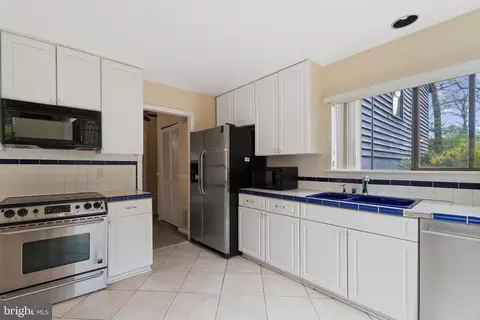 Kitchen - 1817 Glade Ct, Annapolis, MD 21403 photo 5 of 6