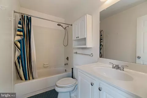 Bath - 1817 Glade Ct, Annapolis, MD 21403 photo 2 of 3