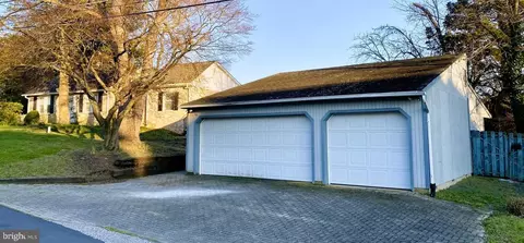 Exterior - 1136 Shore Dr, Edgewater, MD 21037 photo 3 of 8