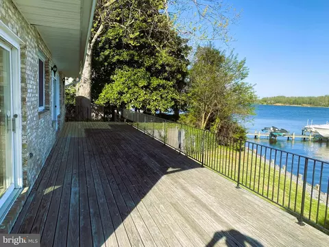 Exterior - 1136 Shore Dr, Edgewater, MD 21037 photo 7 of 8