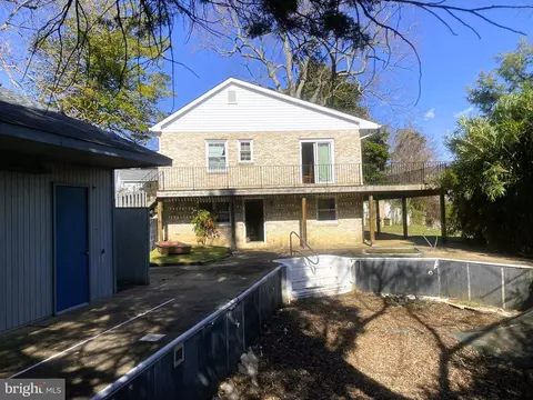 Exterior - 1136 Shore Dr, Edgewater, MD 21037 photo 4 of 8