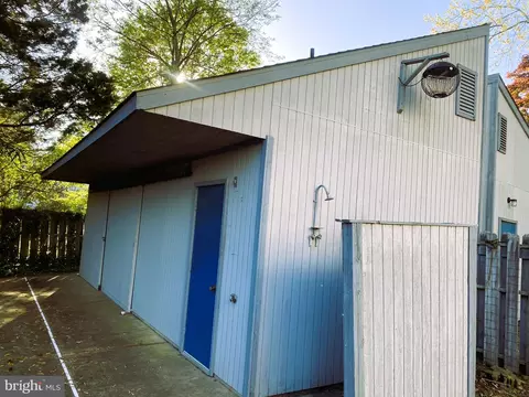 Exterior - 1136 Shore Dr, Edgewater, MD 21037 photo 5 of 8