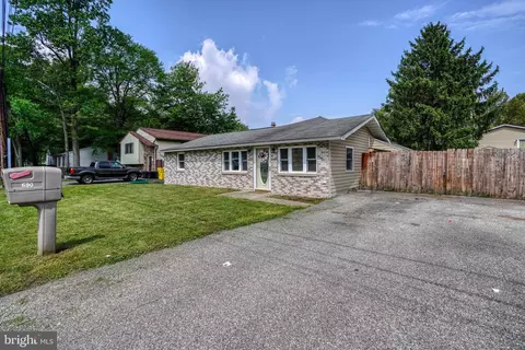 690 208th St, Pasadena, MD 21122 photo 2