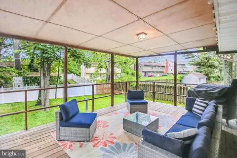 Exterior - 992 Seville Ct, Arnold, MD 21012 photo 3 of 5