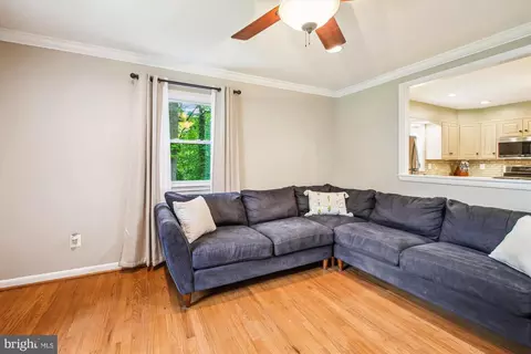 Living - 992 Seville Ct, Arnold, MD 21012 photo 3 of 4