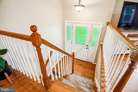 Entry Way - 992 Seville Ct, Arnold, MD 21012 photo 1 of 2