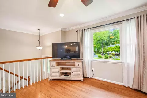 Living - 992 Seville Ct, Arnold, MD 21012 photo 4 of 4