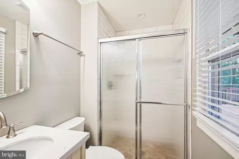 Bath - 992 Seville Ct, Arnold, MD 21012 photo 1 of 1