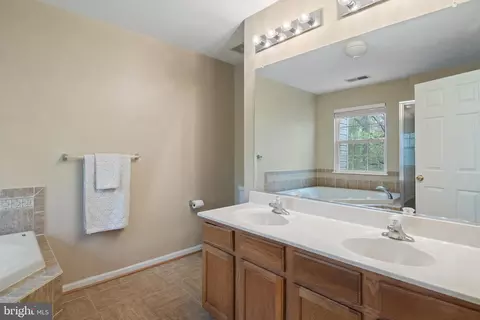 Bath - 8145 Pennington Dr, Laurel, MD 20724 photo 3 of 6