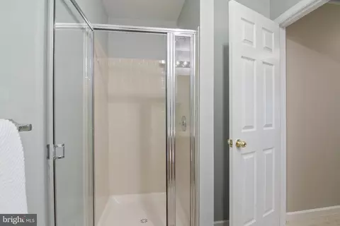 Bath - 8145 Pennington Dr, Laurel, MD 20724 photo 6 of 6