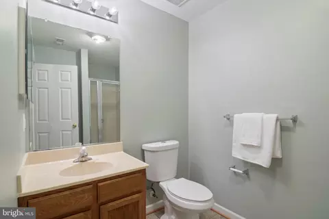 Bath - 8145 Pennington Dr, Laurel, MD 20724 photo 5 of 6