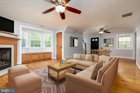 Living - 1106 Central Ave E, Edgewater, MD 21037 photo 1 of 1