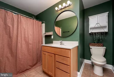 Bath - 1106 Central Ave E, Edgewater, MD 21037 photo 2 of 3