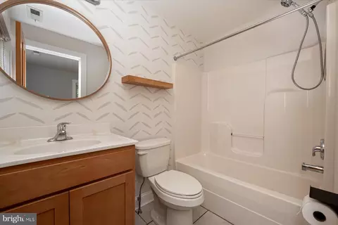 Bath - 1106 Central Ave E, Edgewater, MD 21037 photo 1 of 3