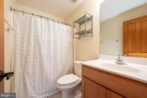 Bath - 1106 Central Ave E, Edgewater, MD 21037 photo 3 of 3