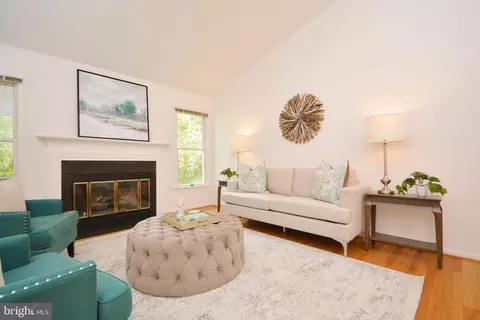 Living - 955 Heather Way, Annapolis, MD 21401 photo 1 of 4