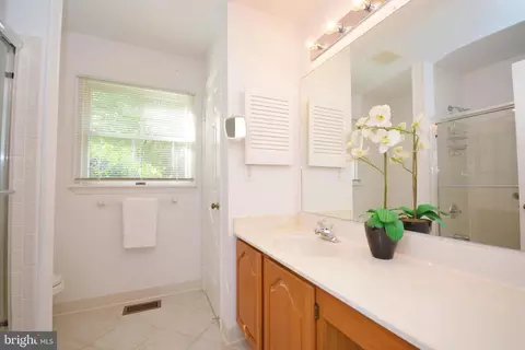 Bath - 955 Heather Way, Annapolis, MD 21401 photo 3 of 4