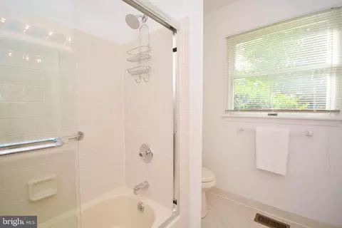 Bath - 955 Heather Way, Annapolis, MD 21401 photo 4 of 4