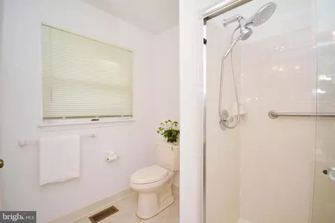 Bath - 955 Heather Way, Annapolis, MD 21401 photo 2 of 4