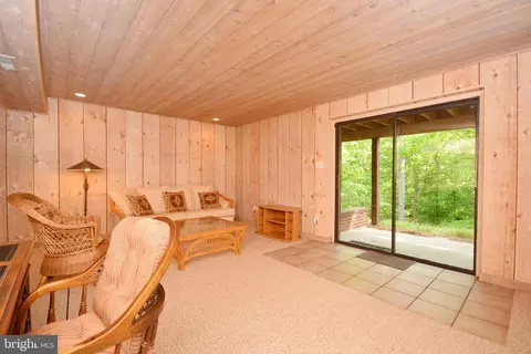 Living - 955 Heather Way, Annapolis, MD 21401 photo 3 of 4
