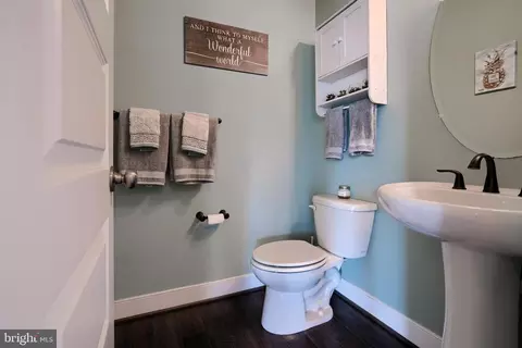 Bath - 563 Leftwich Ln, Annapolis, MD 21401 photo 6 of 6
