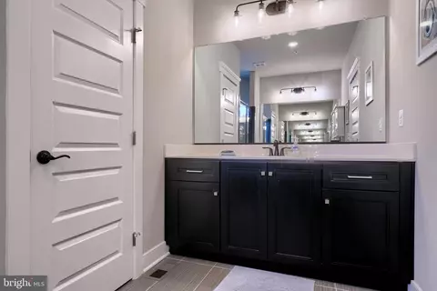 Bath - 563 Leftwich Ln, Annapolis, MD 21401 photo 3 of 6