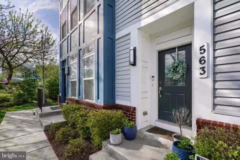 Exterior - 563 Leftwich Ln, Annapolis, MD 21401 photo 3 of 11