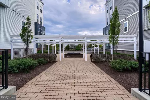 Exterior - 563 Leftwich Ln, Annapolis, MD 21401 photo 7 of 11
