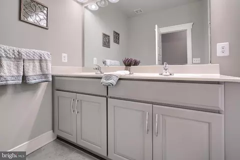 Bath - 563 Leftwich Ln, Annapolis, MD 21401 photo 4 of 6