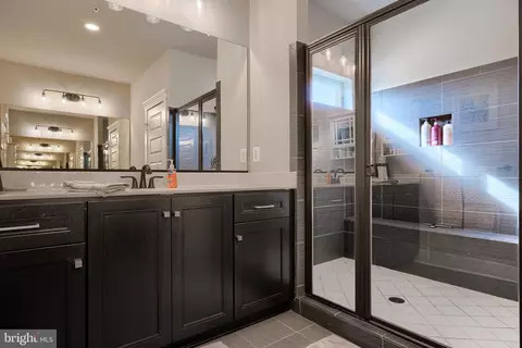 Bath - 563 Leftwich Ln, Annapolis, MD 21401 photo 2 of 6
