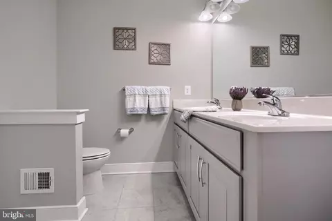 Bath - 563 Leftwich Ln, Annapolis, MD 21401 photo 5 of 6