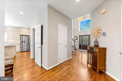 Entry Way - 1552 Shipsview Rd, Annapolis, MD 21409 photo 9 of 23