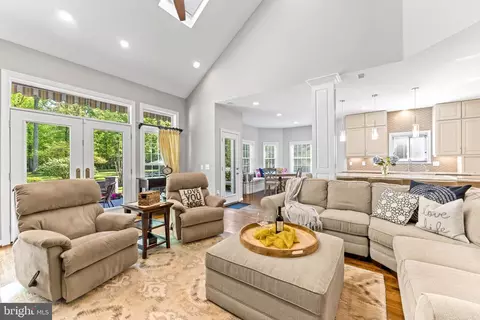 Living - 1552 Shipsview Rd, Annapolis, MD 21409 photo 6 of 6