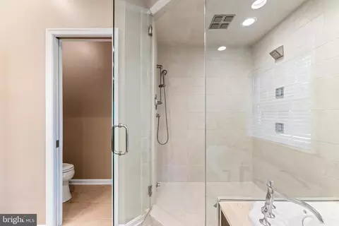 Bath - 1552 Shipsview Rd, Annapolis, MD 21409 photo 6 of 12