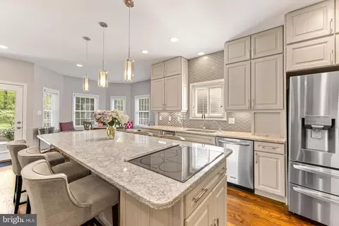 Kitchen - 1552 Shipsview Rd, Annapolis, MD 21409 photo 6 of 12