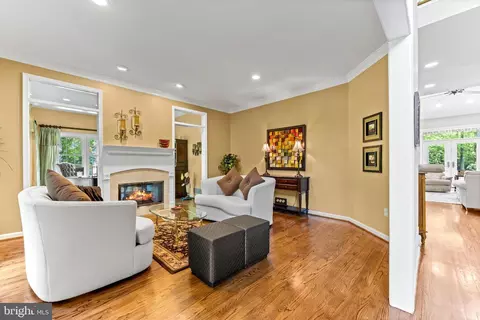 Living - 1552 Shipsview Rd, Annapolis, MD 21409 photo 1 of 6