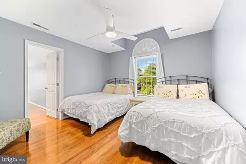 Bedroom - 1552 Shipsview Rd, Annapolis, MD 21409 photo 7 of 9