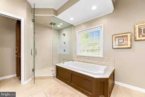 Bath - 1552 Shipsview Rd, Annapolis, MD 21409 photo 4 of 12