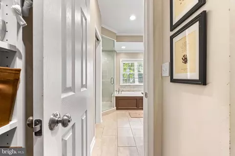 Entry Way - 1552 Shipsview Rd, Annapolis, MD 21409 photo 11 of 23