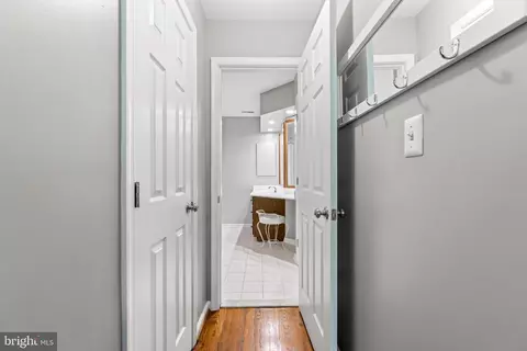 Entry Way - 1552 Shipsview Rd, Annapolis, MD 21409 photo 15 of 23