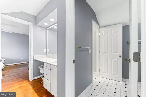 Entry Way - 1552 Shipsview Rd, Annapolis, MD 21409 photo 19 of 23