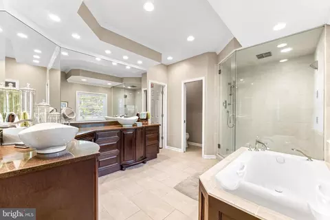 Bath - 1552 Shipsview Rd, Annapolis, MD 21409 photo 2 of 12