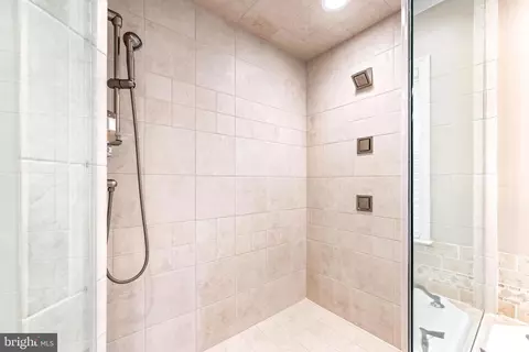 Bath - 1552 Shipsview Rd, Annapolis, MD 21409 photo 7 of 12