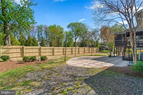 Exterior - 813 Hillside Ave, Edgewater, MD 21037 photo 6 of 10