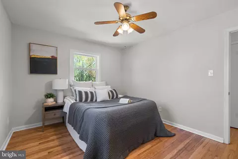 Bedroom - 813 Hillside Ave, Edgewater, MD 21037 photo 7 of 9