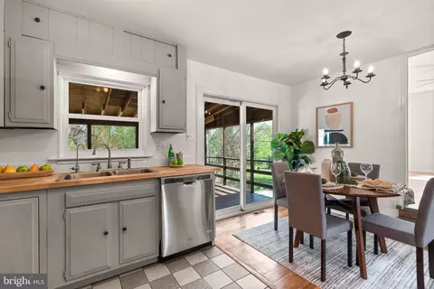 Dining - 813 Hillside Ave, Edgewater, MD 21037 photo 5 of 5