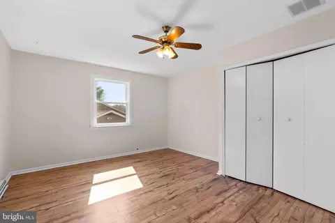 Bedroom - 813 Hillside Ave, Edgewater, MD 21037 photo 1 of 9