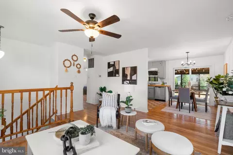 Living - 813 Hillside Ave, Edgewater, MD 21037 photo 2 of 5
