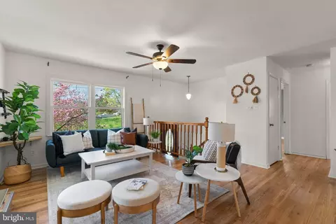 Living - 813 Hillside Ave, Edgewater, MD 21037 photo 1 of 5
